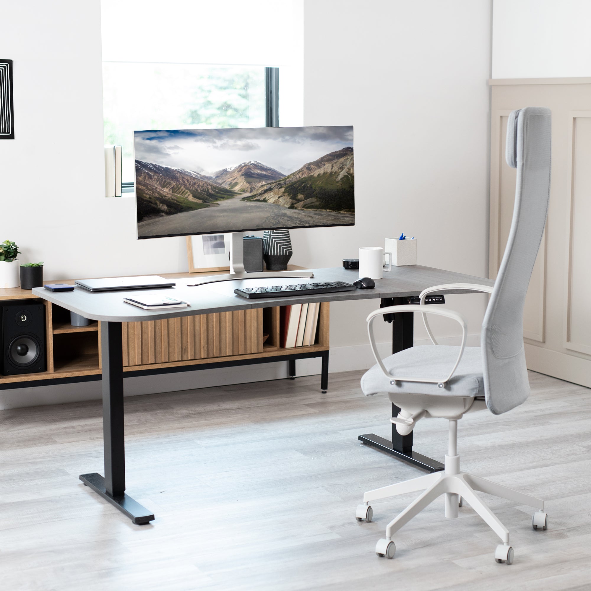 Sturdy desktop tabletop for ergonomic workstation.