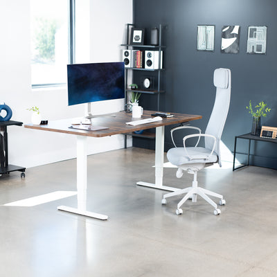 Sit or stand on demand throughout the busy day with this solid frame featuring dual thermal motors and 3-stage telescopic height adjustment.