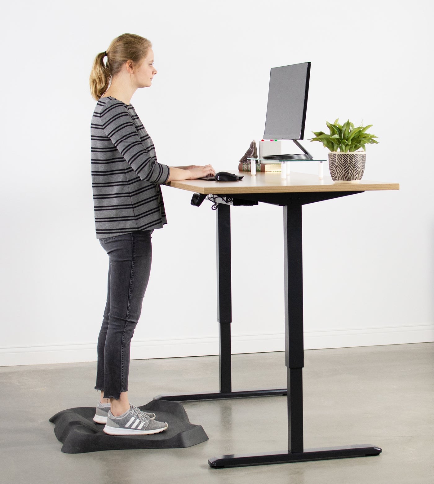 Enjoy new comfortable working positions while standing.