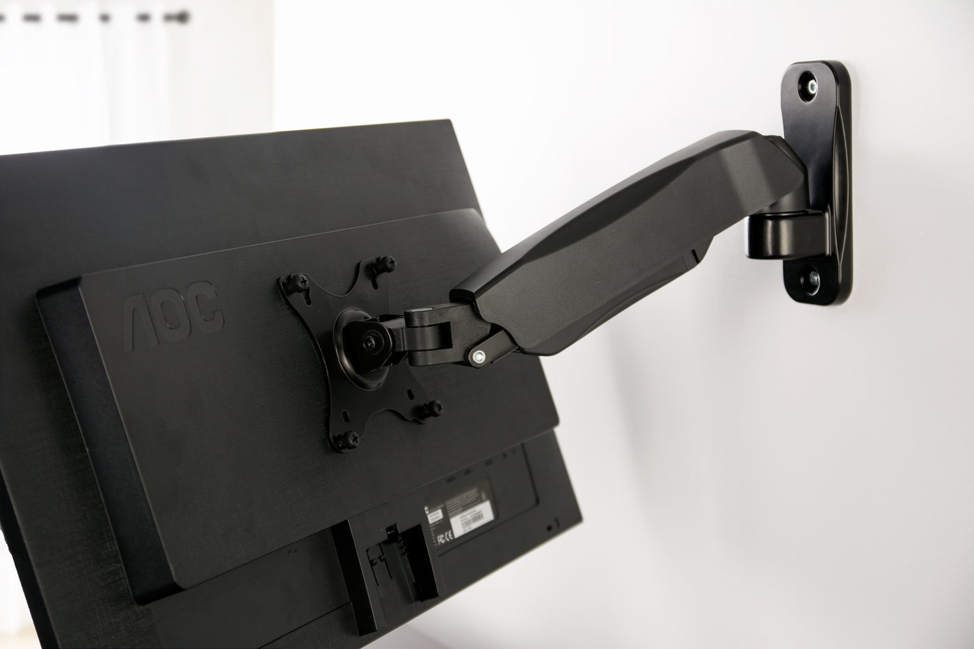 Solid structure of steel frame and VESA bracket plate to securely support your monitor.