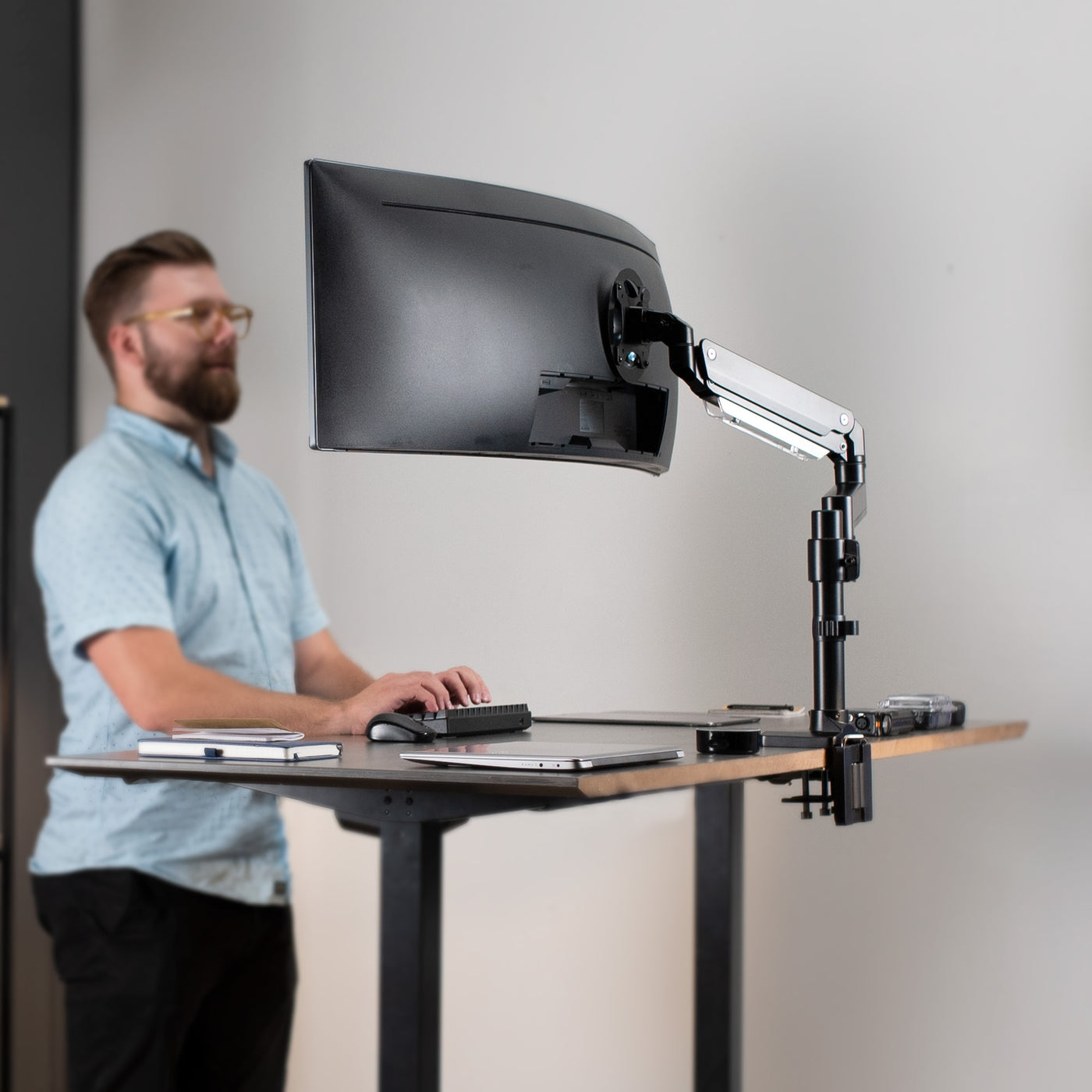 Pneumatic Arm Single Ultrawide Monitor Desk Mount with USB
